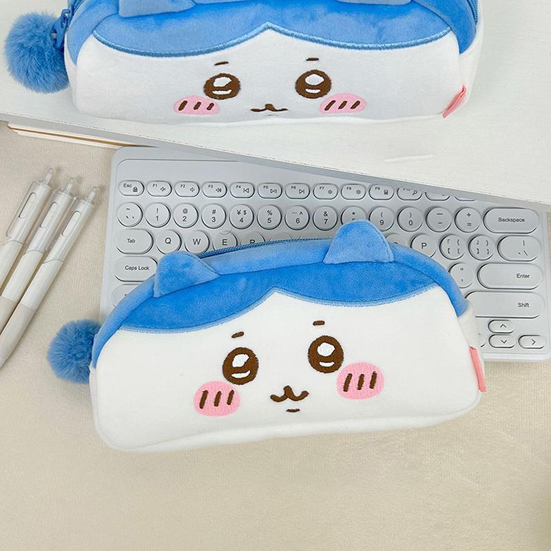 Милый японский аниме пенал Chiikawa Kawaii Usagi Hachiware для студентов, большая вместимость, мультяшная сумка для канцелярских принадлежностей, подарки на день рождения
Милый японский аниме пенал Chiikawa Kawaii Usagi Hachiware для студентов, большая вместимость, мультяшная сумка для канцелярских принадлежностей, подарки на день рождения