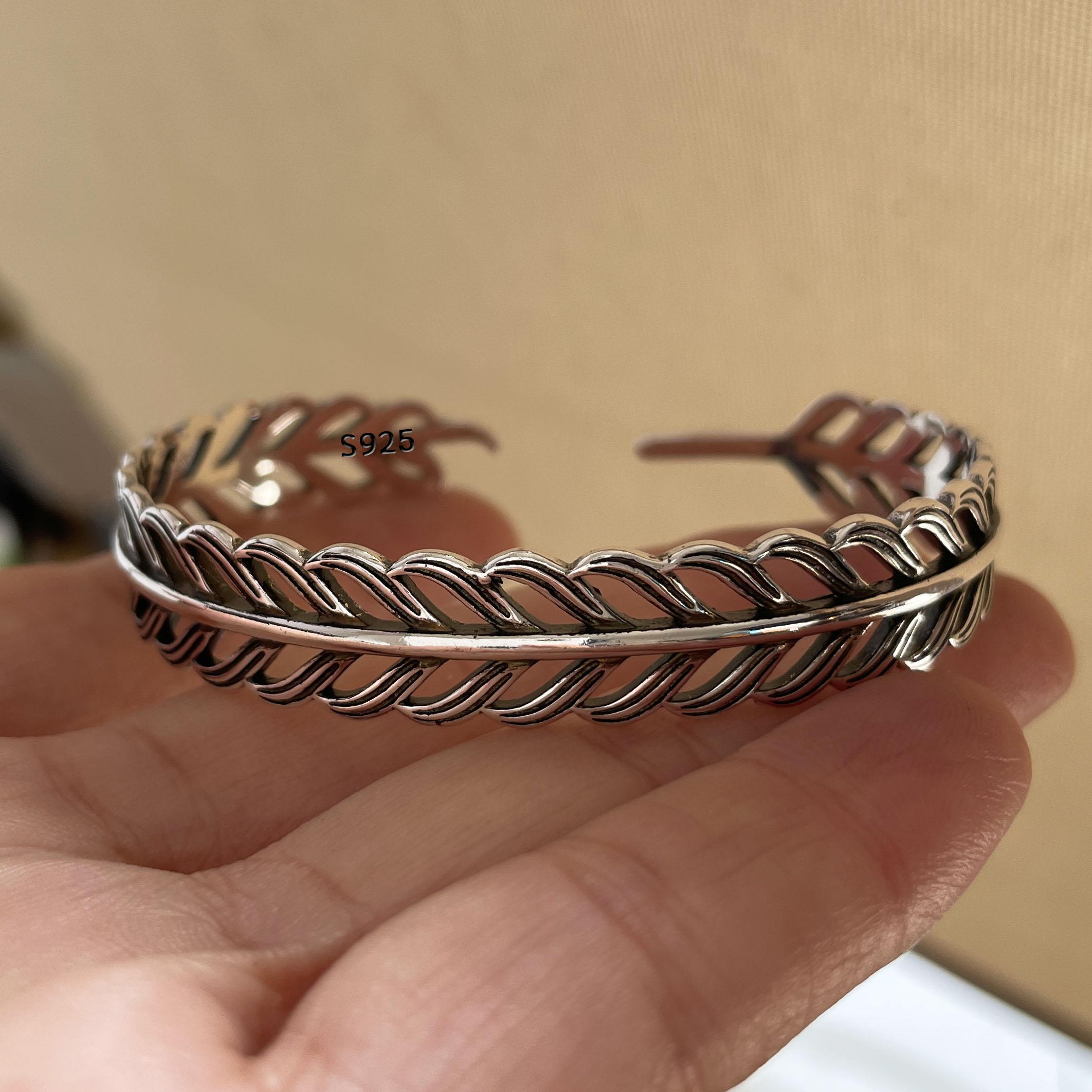 100% Solid 925 Silver Metal Bracelet for Women Vintage Handmade Simple Retro Black Stone Bracelet Birthday Gift Party
100% Solid 925 Silver Metal Bracelet for Women Vintage Handmade Simple Retro Black Stone Bracelet Birthday Gift Party