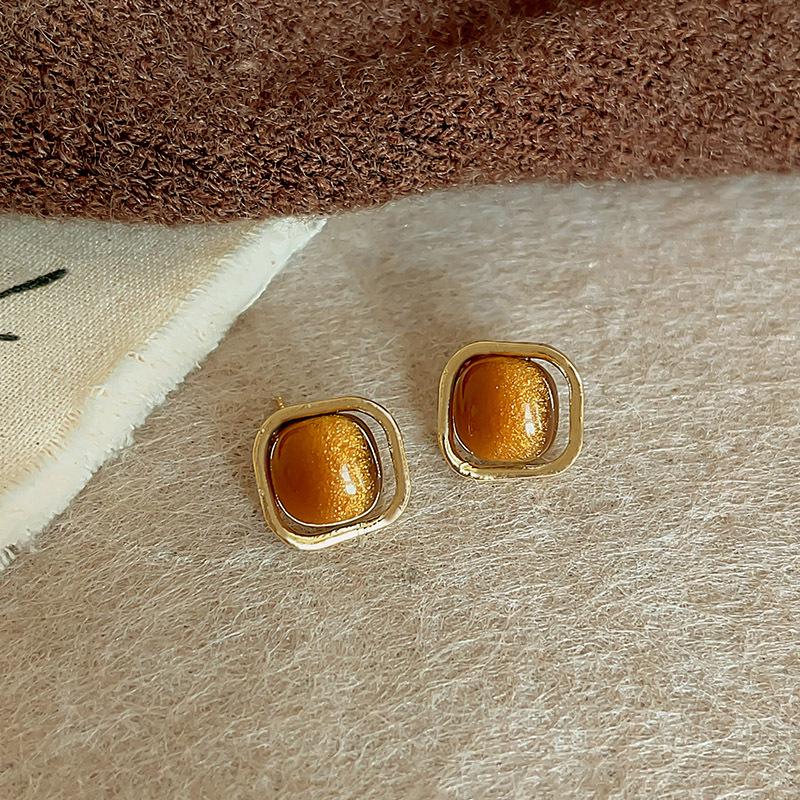 Винтажные серьги-пусеты из тигрового глаза янтарно-коричневого цвета - Элегантные осенне-зимние украшения
Винтажные серьги-пусеты из тигрового глаза янтарно-коричневого цвета - Элегантные осенне-зимние украшения