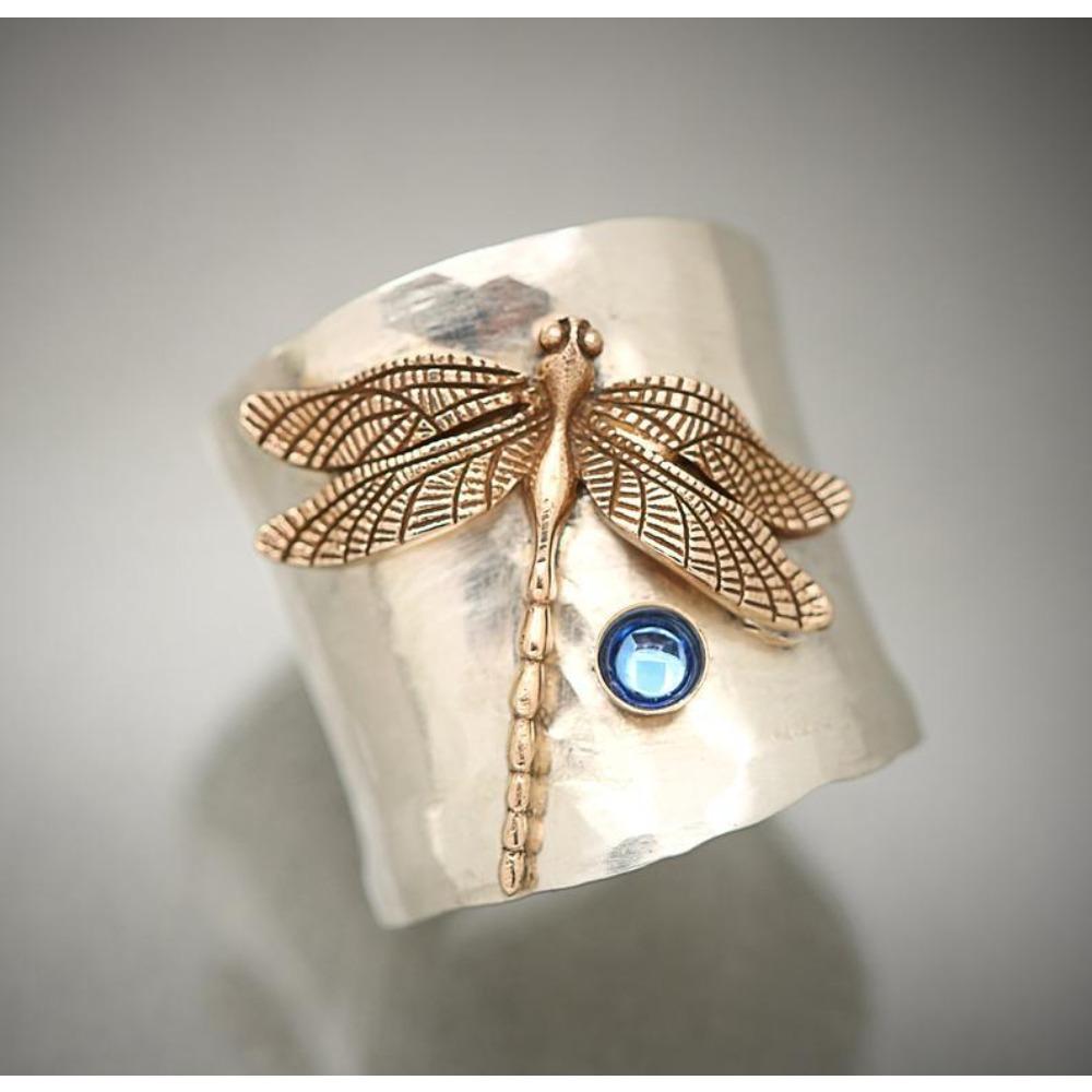 Vintage Carved Gold Dragonfly Ring for Women Exaggerated Bee Bird Magpie Statement Rings no. 6
Vintage Carved Gold Dragonfly Ring for Women Exaggerated Bee Bird Magpie Statement Rings no. 6