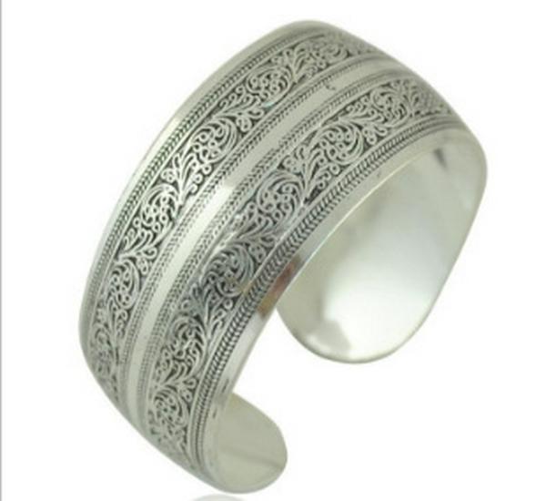 European & American Antique Tibetan Silver Carved Open Miao Bracelet - Ethnic Wide Bangle Retro Jewelry
European & American Antique Tibetan Silver Carved Open Miao Bracelet - Ethnic Wide Bangle Retro Jewelry