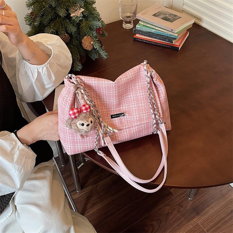 Fashion High-end Chain Shoulder Bag with Underarm Strap, Check Pattern Small Square Bag, Versatile Crossbody Bag With pendant розовый
Fashion High-end Chain Shoulder Bag with Underarm Strap, Check Pattern Small Square Bag, Versatile Crossbody Bag With pendant розовый