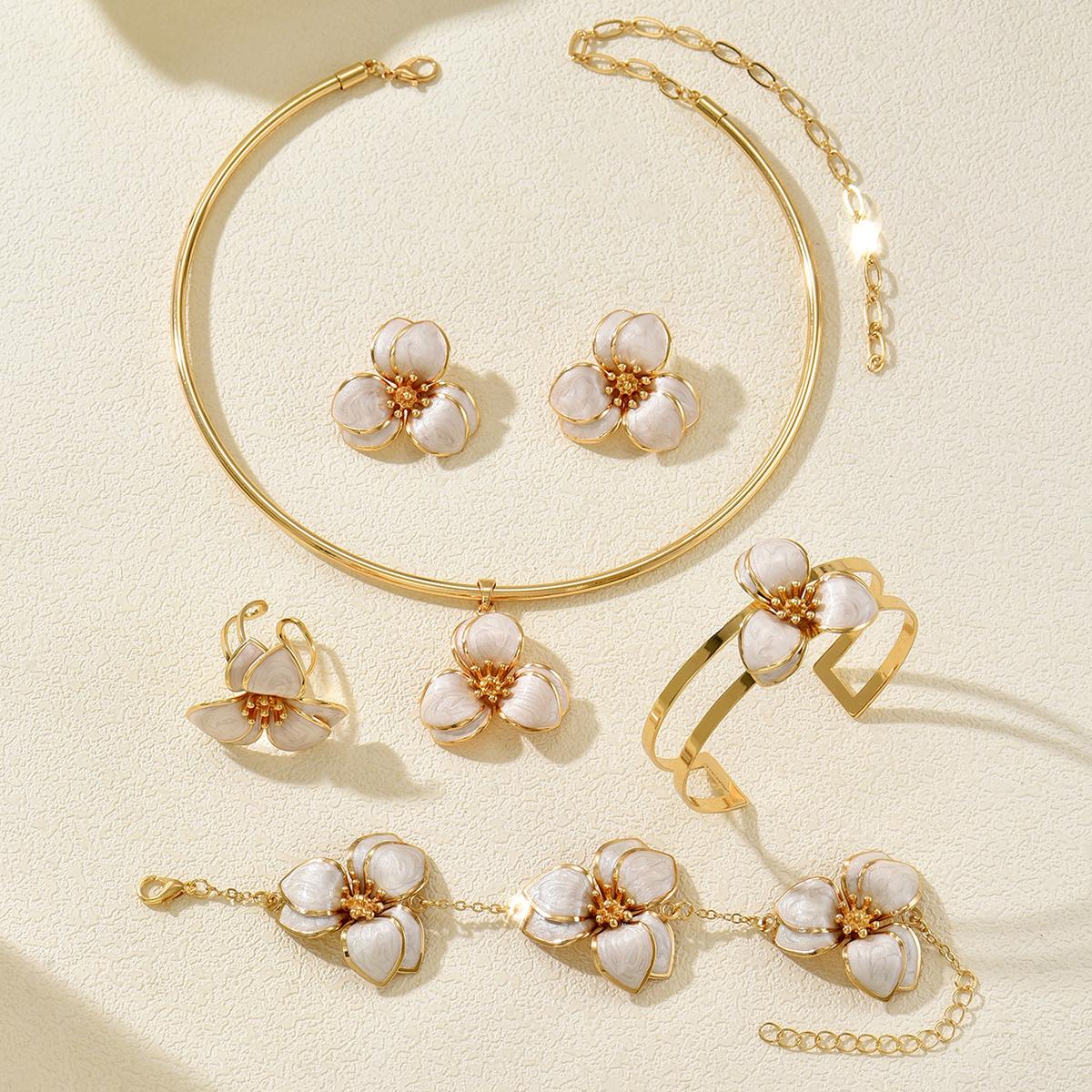 Elegant Enamel Flower Jewelry Set For Women Chic White Floral Necklace Earrings Bracelet Ring Set Vintage Bridal Wedding Jewelry
Elegant Enamel Flower Jewelry Set For Women Chic White Floral Necklace Earrings Bracelet Ring Set Vintage Bridal Wedding Jewelry