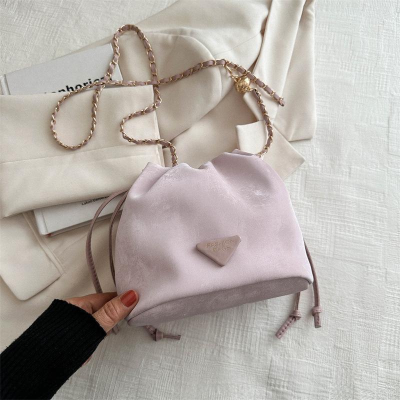 Однотонная сумка-мешок на шнурке большой вместимости в корейском стиле, женская, новая весна 2025, универсальная сумка-мессенджер на плечо в стиле ins, сумка-ведро
Однотонная сумка-мешок на шнурке большой вместимости в корейском стиле, женская, новая весна 2025, универсальная сумка-мессенджер на плечо в стиле ins, сумка-ведро