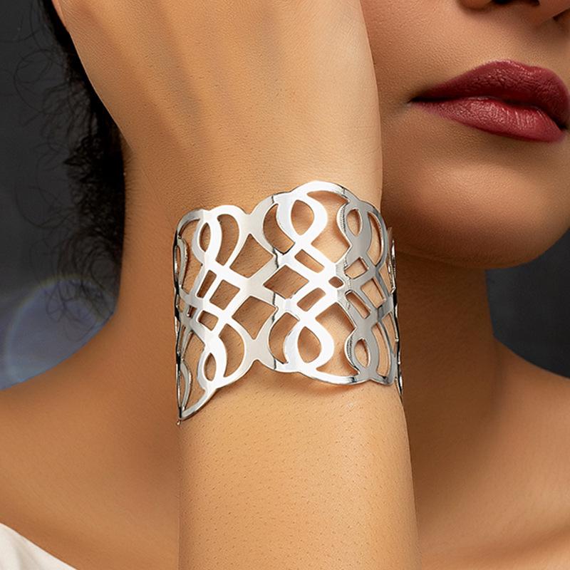Geometric Hollow Out Open Bangle: Trendy European & American Design for Women s Daily Wear срібний
Geometric Hollow Out Open Bangle: Trendy European & American Design for Women s Daily Wear срібний