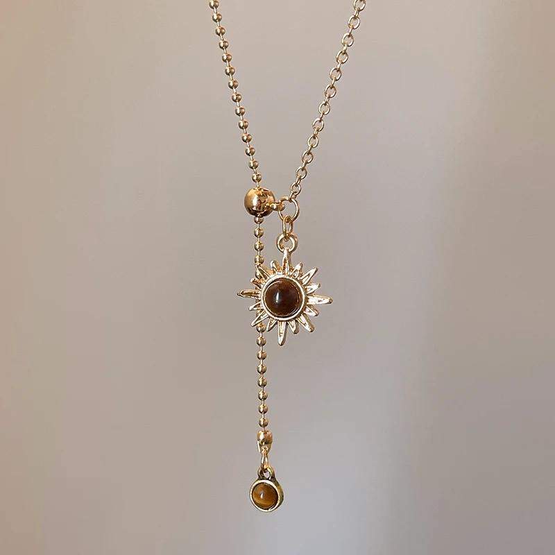 Long Sunflower Tiger Eye Stone Pendant Necklace for Womens Accessories 2025 New Sweater Chain Necklace Light Luxury Jewelry
Long Sunflower Tiger Eye Stone Pendant Necklace for Womens Accessories 2025 New Sweater Chain Necklace Light Luxury Jewelry