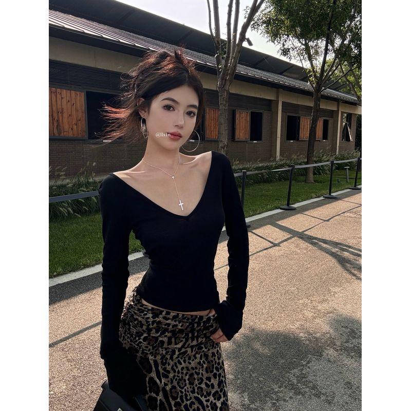 Rhgd Real Shot Spring Simple and Versatile V-Neck Base Shirt + Stylish Drawstring Leopard Print Half-Skirt Fishtail Skirt Set Black T-Shirt One size
Rhgd Real Shot Spring Simple and Versatile V-Neck Base Shirt + Stylish Drawstring Leopard Print Half-Skirt Fishtail Skirt Set Black T-Shirt One size