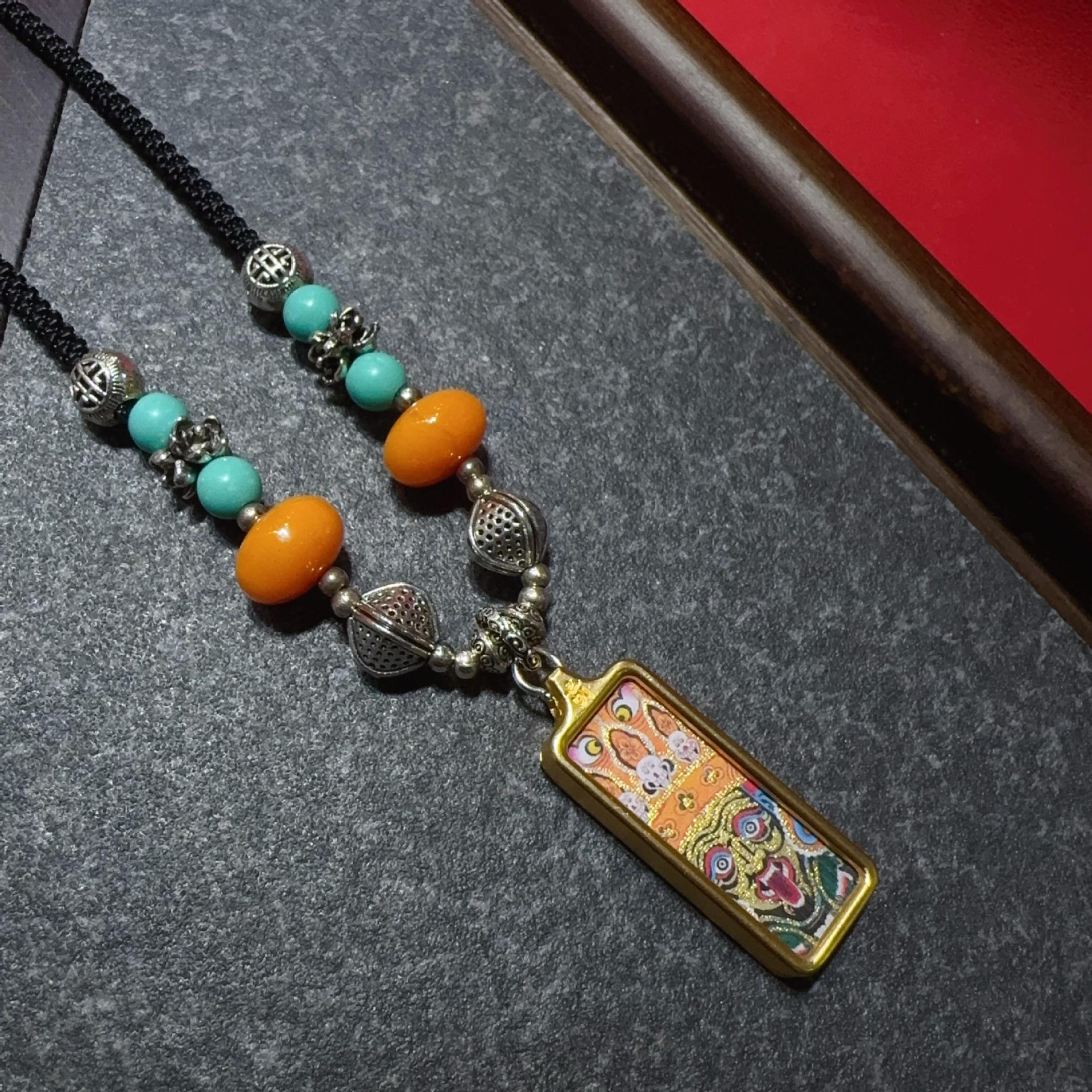 Guochao Ethnic Style Buddha Thangka Pendant Necklace - Unisex Cultural Amulet Ornament
Guochao Ethnic Style Buddha Thangka Pendant Necklace - Unisex Cultural Amulet Ornament