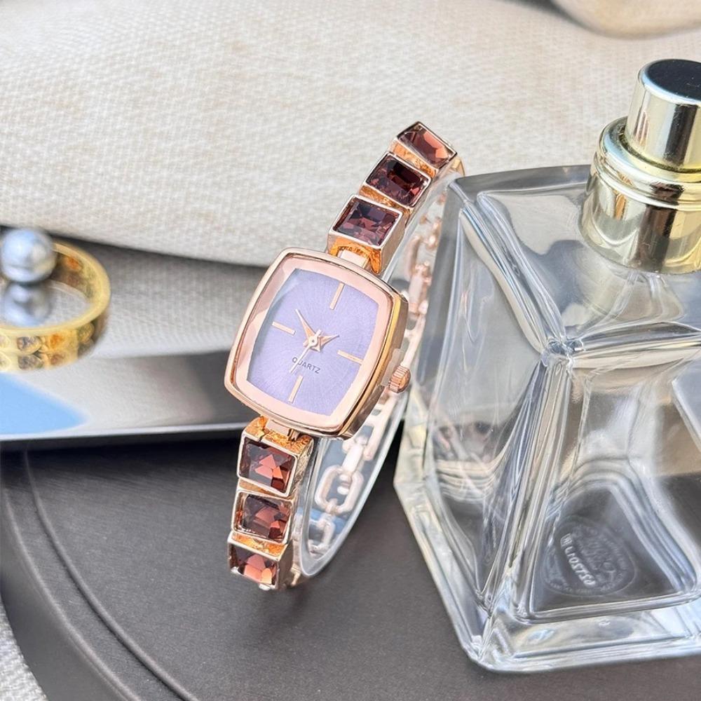 Colorful Diamond Encrusted Bracelet Small Sugar Square Watch Fashion Bracelet Watch Gift кавовий
Colorful Diamond Encrusted Bracelet Small Sugar Square Watch Fashion Bracelet Watch Gift кавовий