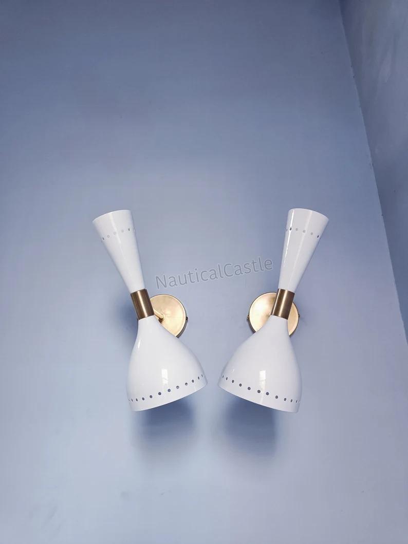 White Brass Wall Sconce Pair: Mid Century Italian Stinlovo Lamps білий
White Brass Wall Sconce Pair: Mid Century Italian Stinlovo Lamps білий