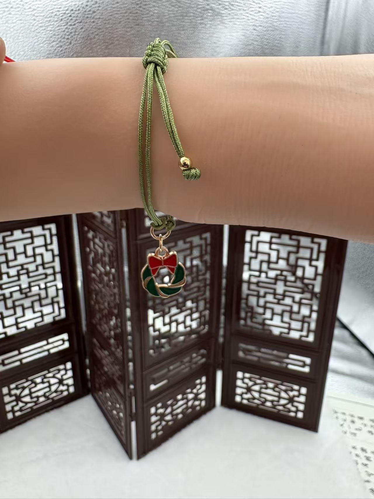 Women’s Christmas Charm Bracelet: Cute Chinese Style Drip Oil Design, Perfect Holiday Gift for Best Friend Random Rope
Women’s Christmas Charm Bracelet: Cute Chinese Style Drip Oil Design, Perfect Holiday Gift for Best Friend Random Rope