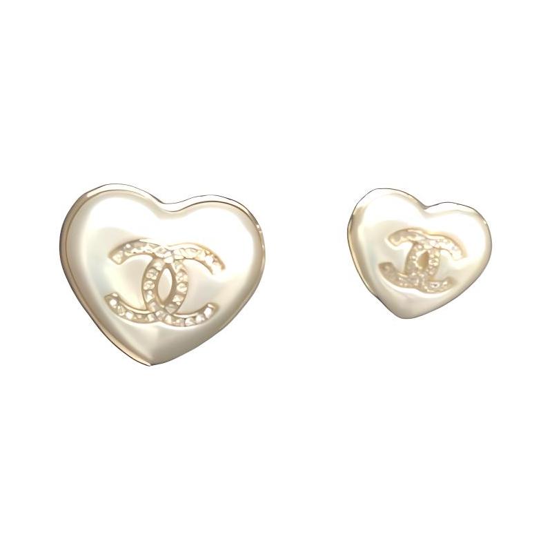 CHANEL CC resin heart-shaped simple crystal brooch women s white білий
CHANEL CC resin heart-shaped simple crystal brooch women s white білий