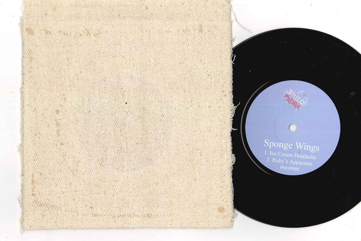 7inch Record LAPELS, SPONGE WINGS - Rocket Footage EP PHOP006 PHILOPHOBIA 2009 UK Rock Used
7inch Record LAPELS, SPONGE WINGS - Rocket Footage EP PHOP006 PHILOPHOBIA 2009 UK Rock Used
