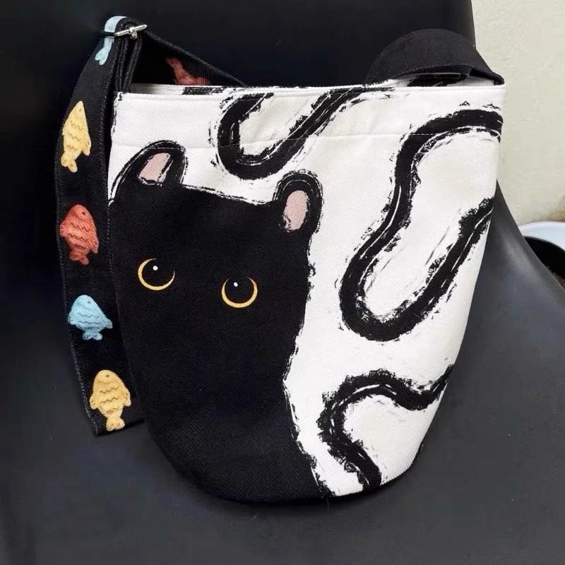 Korean lazy wind canvas bag large capacity slack feeling canvas cat shoulder messenger bag design sense niche
Korean lazy wind canvas bag large capacity slack feeling canvas cat shoulder messenger bag design sense niche