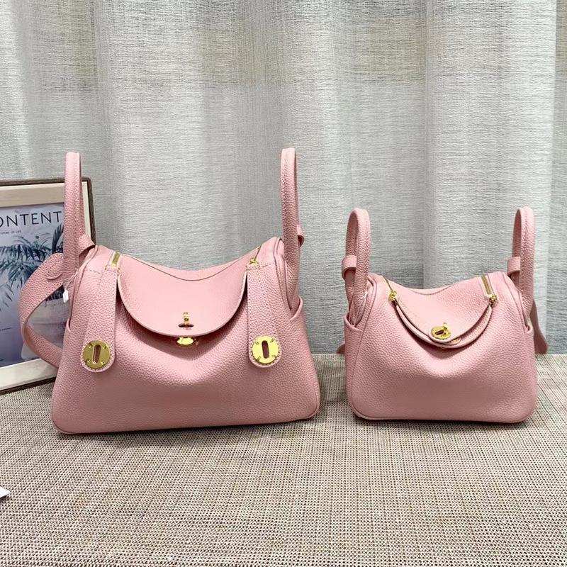 Genuine leather togo cowhide gold buckle new Lindy doctor bag factory direct supply large-capacity bags cross-border delivery 18x10x12cm
Genuine leather togo cowhide gold buckle new Lindy doctor bag factory direct supply large-capacity bags cross-border delivery 18x10x12cm