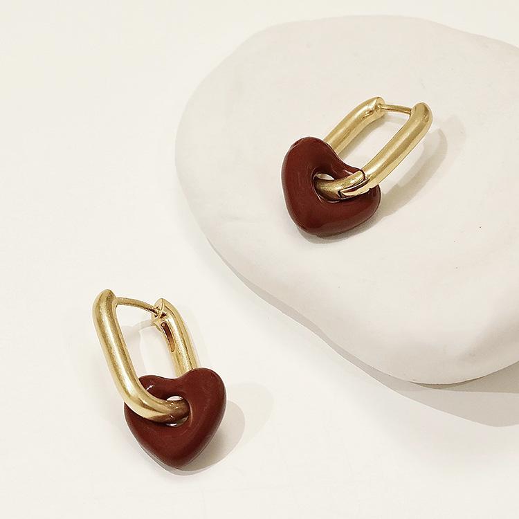 Retro Enamel Red Heart Earrings: Versatile European & American Style Hoops with Cute Pendant Design
Retro Enamel Red Heart Earrings: Versatile European & American Style Hoops with Cute Pendant Design
