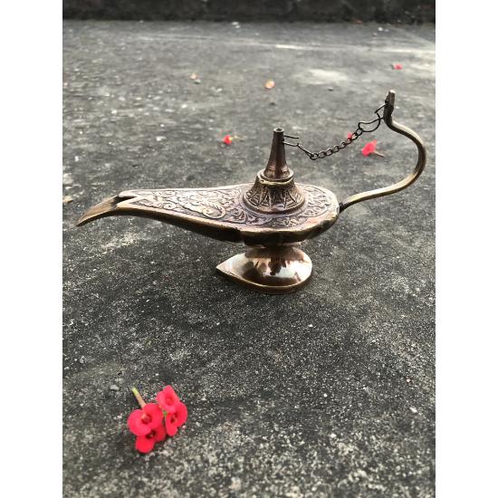 Старинная латунь Aladin 6 Genie Oil Lamp Aladdin Chirag Курильница для благовоний Винтажный подарок
Старинная латунь Aladin 6 Genie Oil Lamp Aladdin Chirag Курильница для благовоний Винтажный подарок