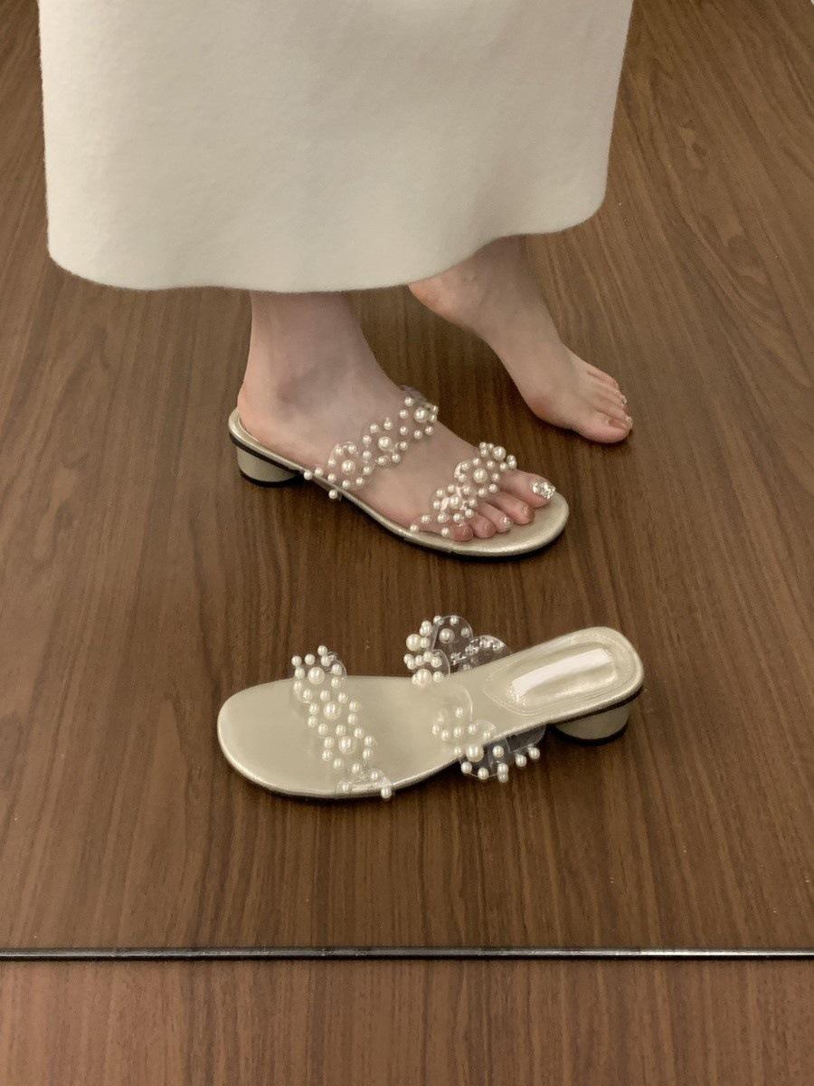 Pearl transparent one-word open-toed slippers female summer wear 2025 new models with skirts fairy style beautiful sandals female 40
Pearl transparent one-word open-toed slippers female summer wear 2025 new models with skirts fairy style beautiful sandals female 40