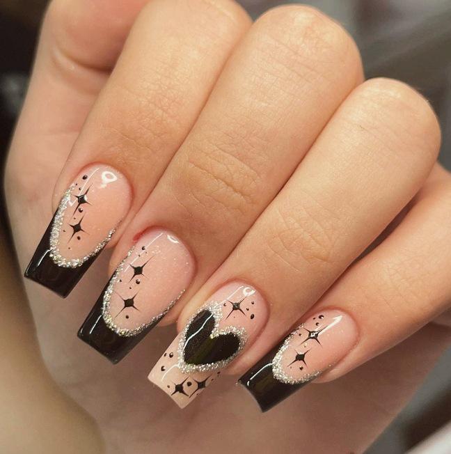 24pcs Black Heart & Star Graffiti Wearable Flash Nails Black Jelly Glue + File (Shein Platform)
24pcs Black Heart & Star Graffiti Wearable Flash Nails Black Jelly Glue + File (Shein Platform)