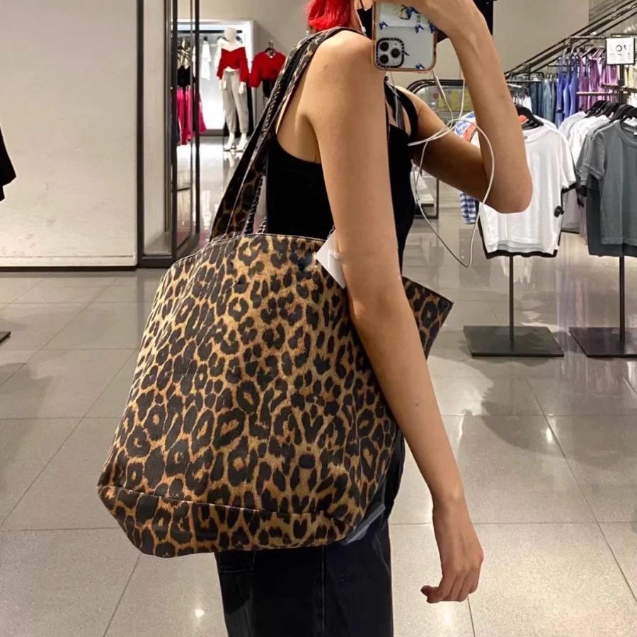 Large-capacity Handbag, Single-shoulder Handbag, Single-shoulder Handbag леопард друку кольору
Large-capacity Handbag, Single-shoulder Handbag, Single-shoulder Handbag леопард друку кольору