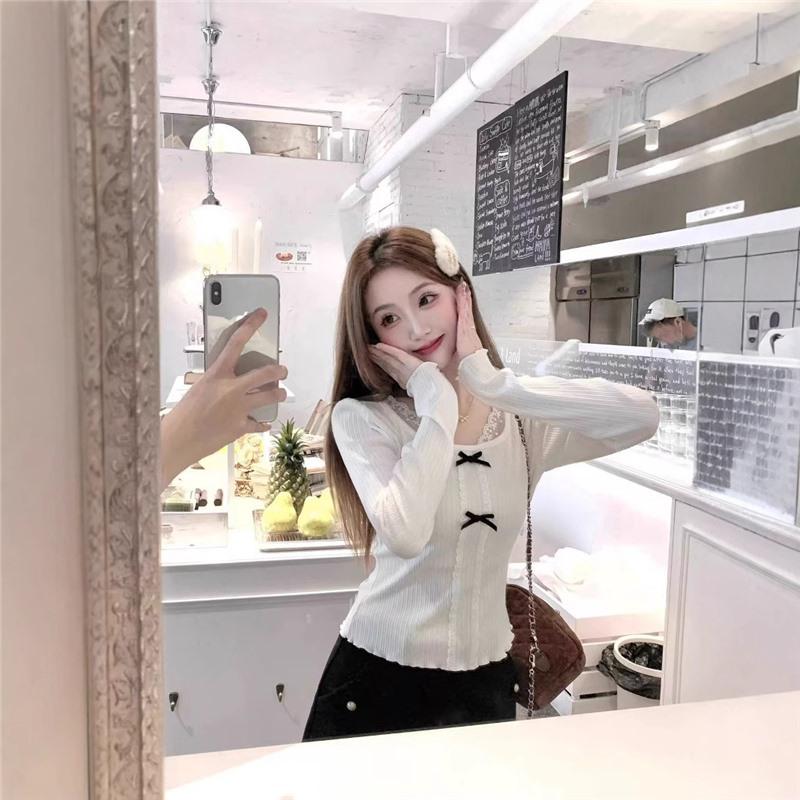 2024 Slimming V-Neck Lace Trim T-shirt for Women - Early Spring Innerwear Base Top Small
2024 Slimming V-Neck Lace Trim T-shirt for Women - Early Spring Innerwear Base Top Small