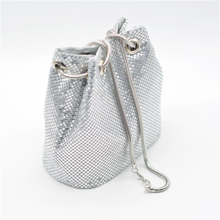 Fashion One-shoulder Messenger Bucket Bag Silver Sequined Bucket Evening Bag Women crossbody purses and handbags luxury designer 16x10x16cm
Fashion One-shoulder Messenger Bucket Bag Silver Sequined Bucket Evening Bag Women crossbody purses and handbags luxury designer 16x10x16cm