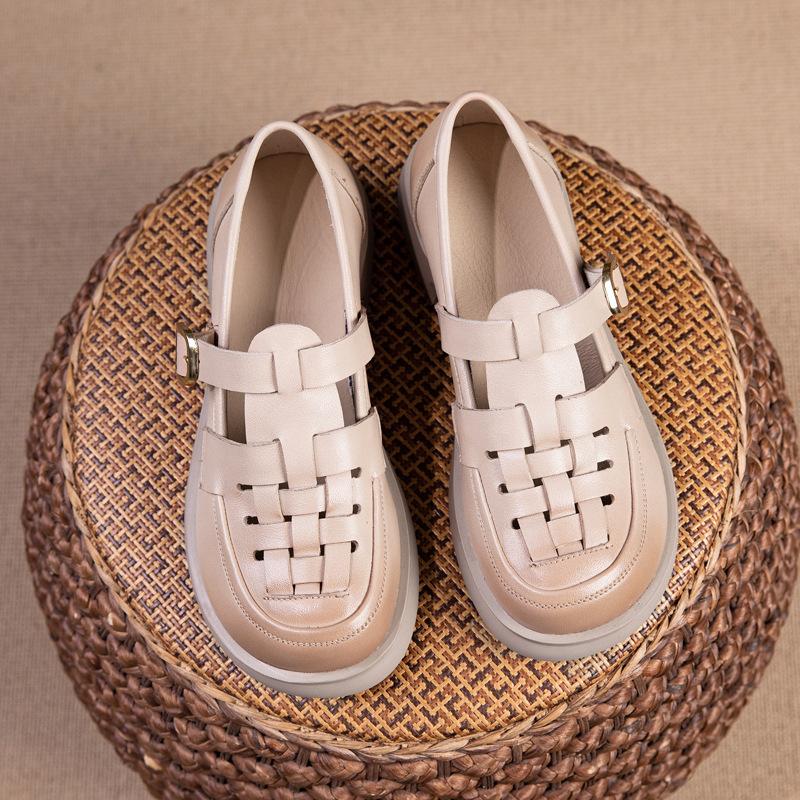 The first layer of cowhide sandals women s summer 2025 new British style retro beige soft-soled leather loafers women s shoes 40
The first layer of cowhide sandals women s summer 2025 new British style retro beige soft-soled leather loafers women s shoes 40