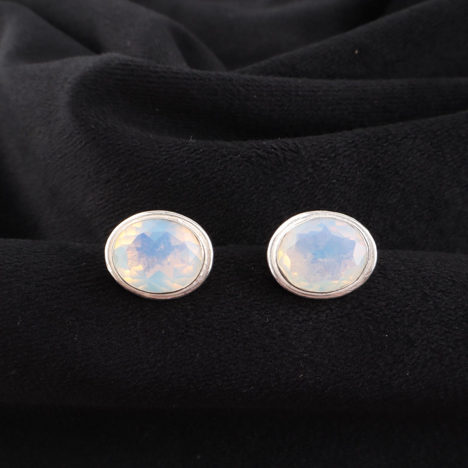 Milky Opal Gemstone 925 Sterling Silver Jewelry Handcrafted Stud Earrings 0.5 EE-178-18
Milky Opal Gemstone 925 Sterling Silver Jewelry Handcrafted Stud Earrings 0.5 EE-178-18
