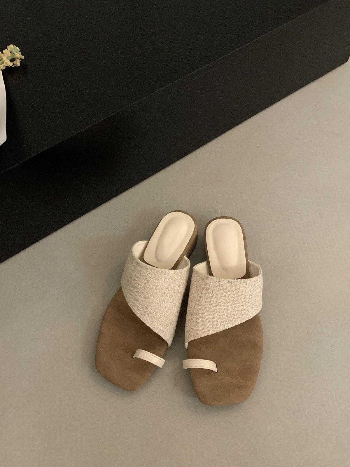 French retro niche woven cover toe thick heel cool slippers women s wear summer 2025 new holiday cool slippers 39
French retro niche woven cover toe thick heel cool slippers women s wear summer 2025 new holiday cool slippers 39