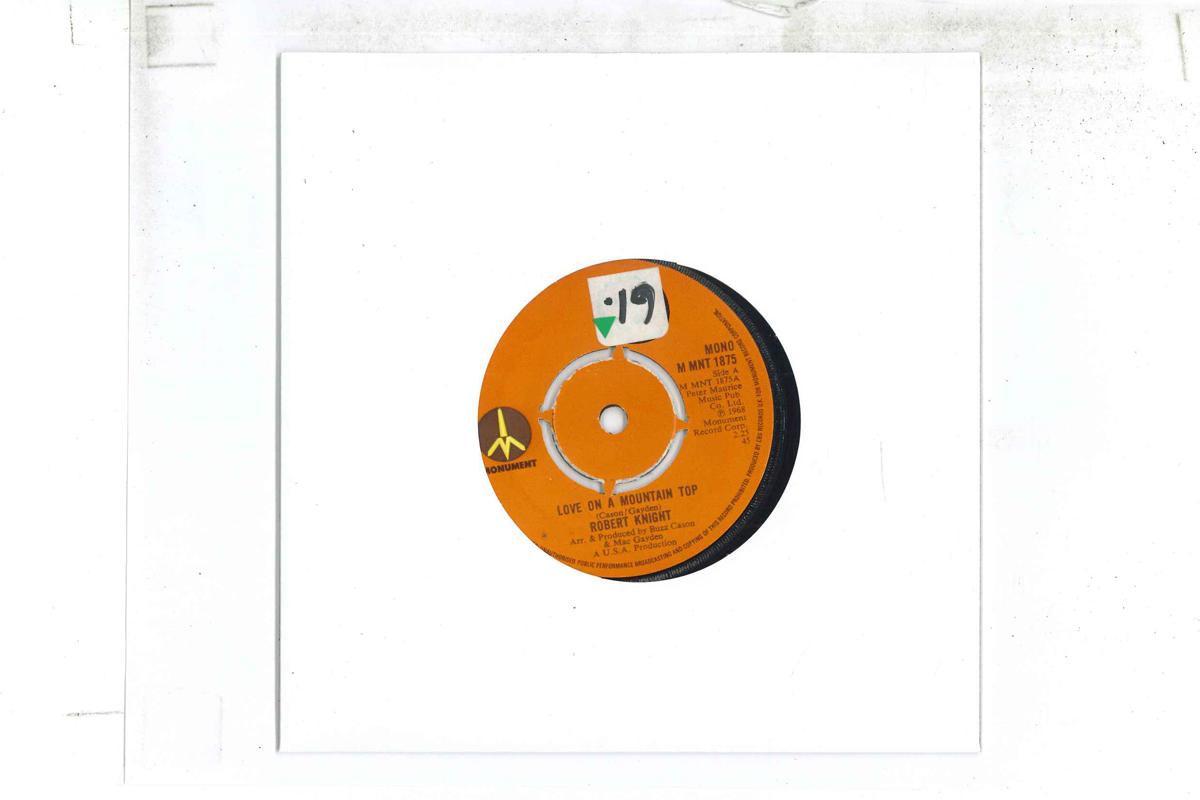 7inch Record ROBERT KNIGHT Love On A Mountain Top Power Of L MMNT1875 MONUMENT 1973 UK SoulFunk Used
7inch Record ROBERT KNIGHT Love On A Mountain Top Power Of L MMNT1875 MONUMENT 1973 UK SoulFunk Used