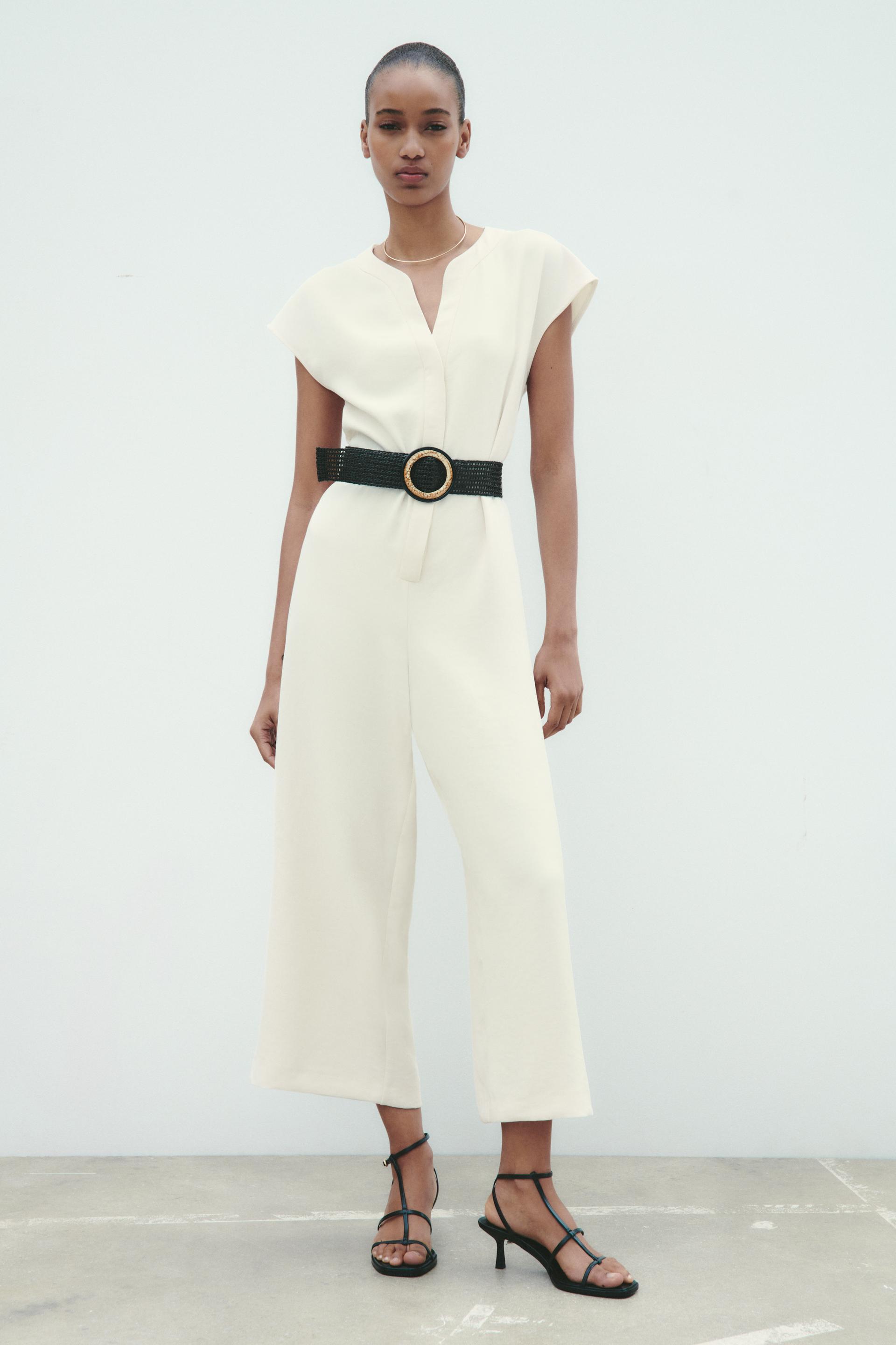 RAFFIA JUMPSUIT WITH BELT
RAFFIA JUMPSUIT WITH BELT