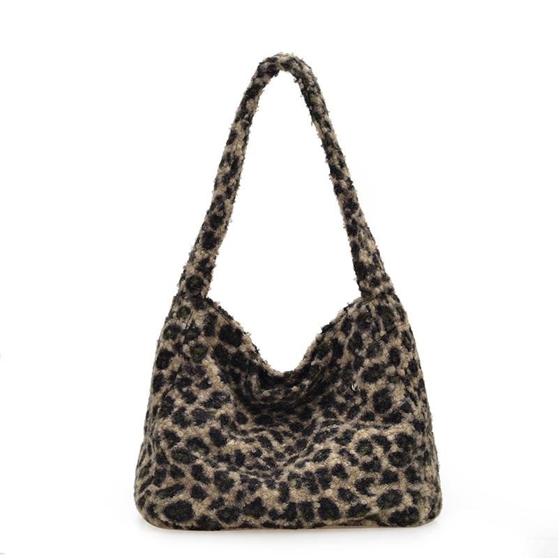 Faux Suede Leopard Large Capacity Shoulder Bag Casual Versatile Ladies Bags 2026 Autumn Soft Women s Handbags
Faux Suede Leopard Large Capacity Shoulder Bag Casual Versatile Ladies Bags 2026 Autumn Soft Women s Handbags