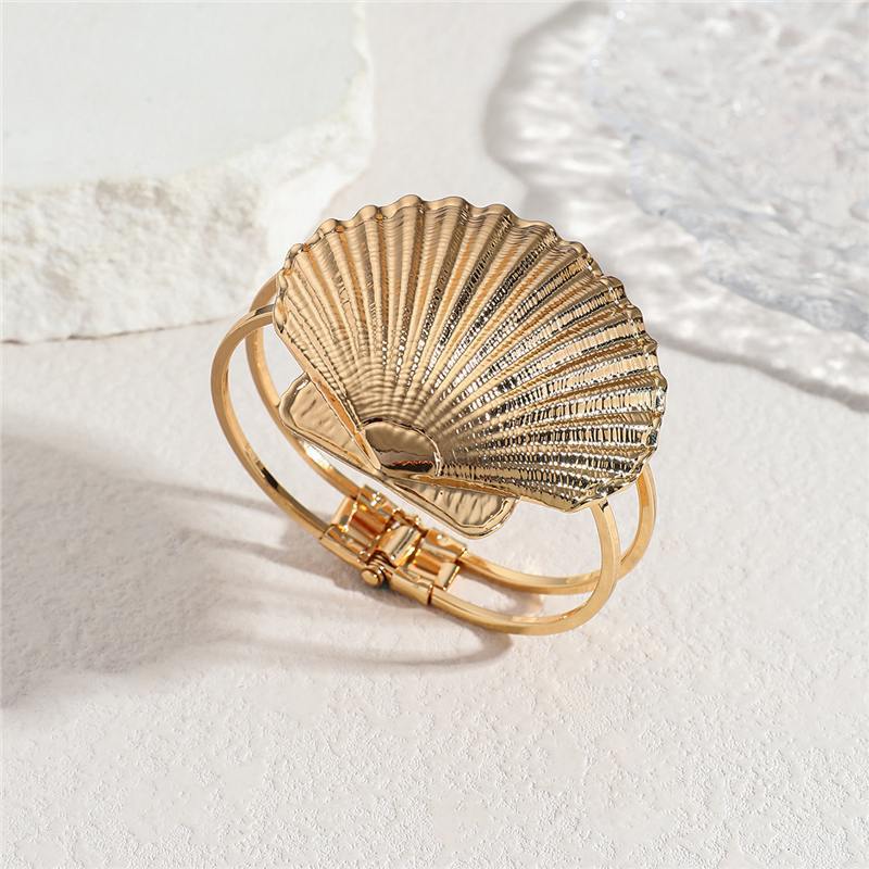 Vintage leopard print silk scarf bangle - textured surface, stylish gold bracelet for women Standard
Vintage leopard print silk scarf bangle - textured surface, stylish gold bracelet for women Standard