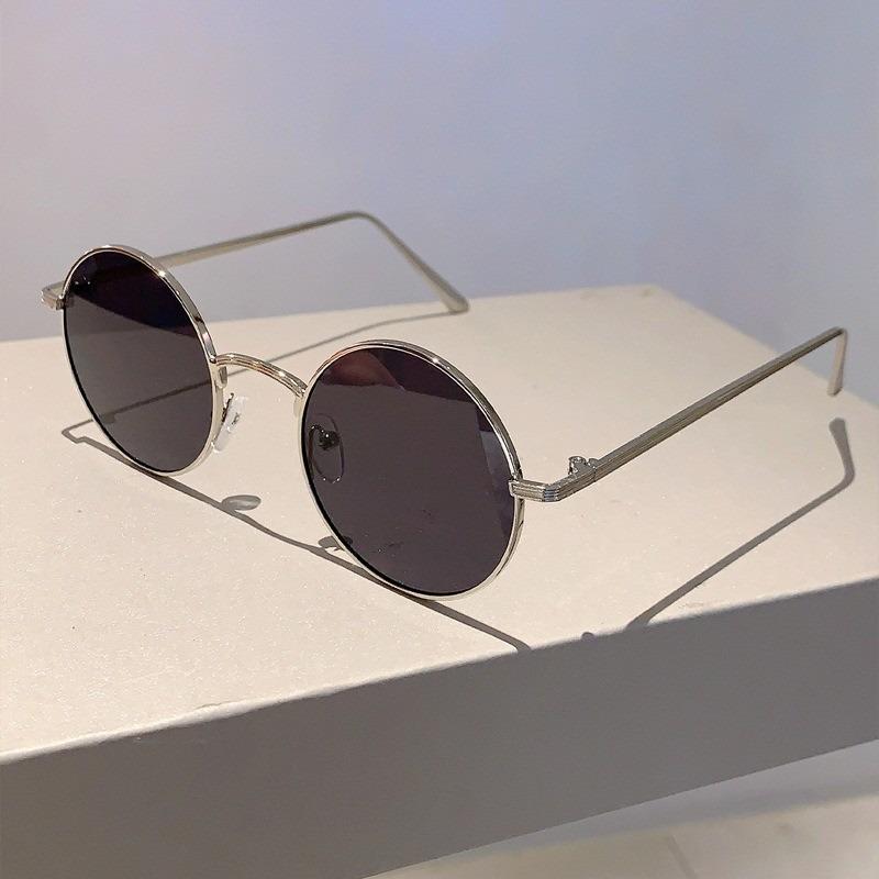 Мужские солнцезащитные очки Металлические солнцезащитные очки с круглой оправой Солнцезащитные очки для вождения Велосипедные очки серебряный серый
Мужские солнцезащитные очки Металлические солнцезащитные очки с круглой оправой Солнцезащитные очки для вождения Велосипедные очки серебряный серый