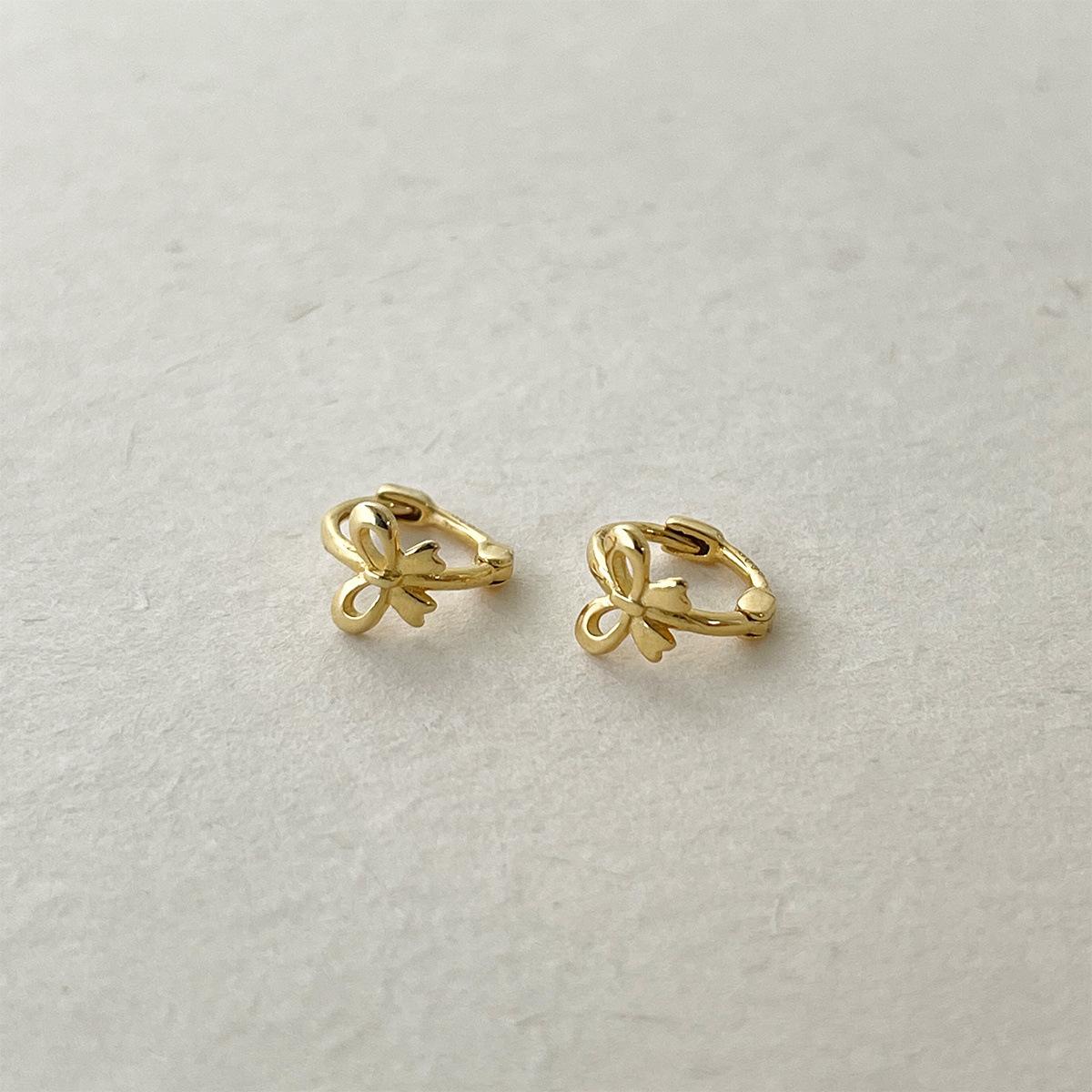 Mori small fresh bow ear buckle women s simple, small and exquisite s99 sterling silver earrings, high-end versatile earrings 99 silver
Mori small fresh bow ear buckle women s simple, small and exquisite s99 sterling silver earrings, high-end versatile earrings 99 silver