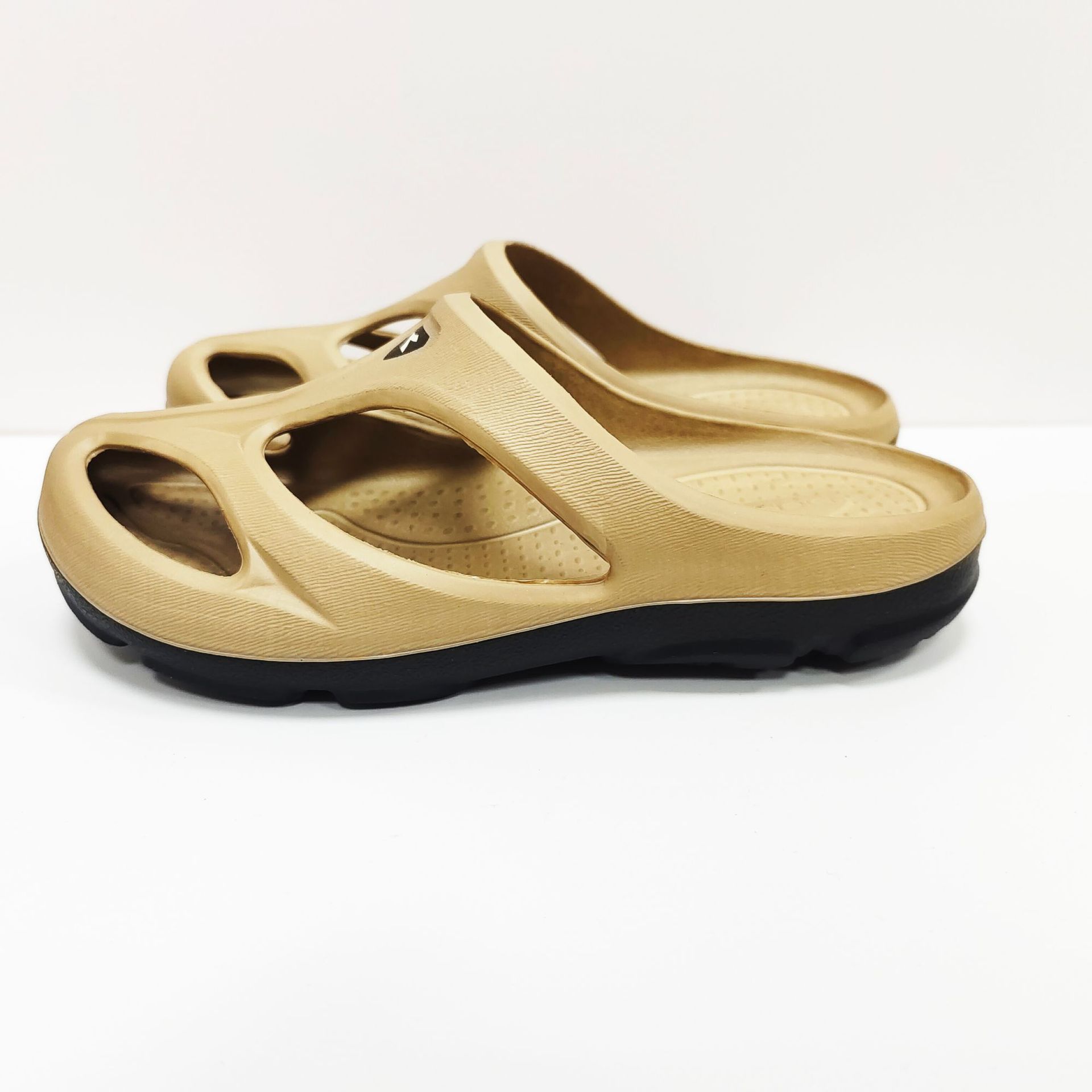 2024 новые туфли на плоской подошве для дырок мужские летние тапочки на платформе пара пляжная обувь для дома 36-37 (standard code)
2024 новые туфли на плоской подошве для дырок мужские летние тапочки на платформе пара пляжная обувь для дома 36-37 (standard code)