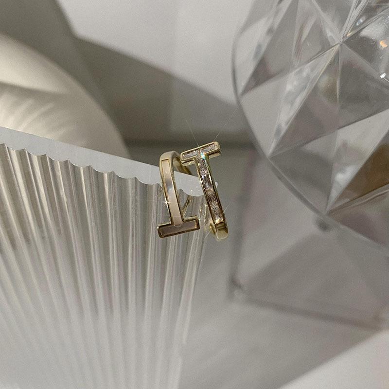 Модное регулируемое медное кольцо для женщин с шикарным геометрическим стилем и цветами J2768
Модное регулируемое медное кольцо для женщин с шикарным геометрическим стилем и цветами J2768