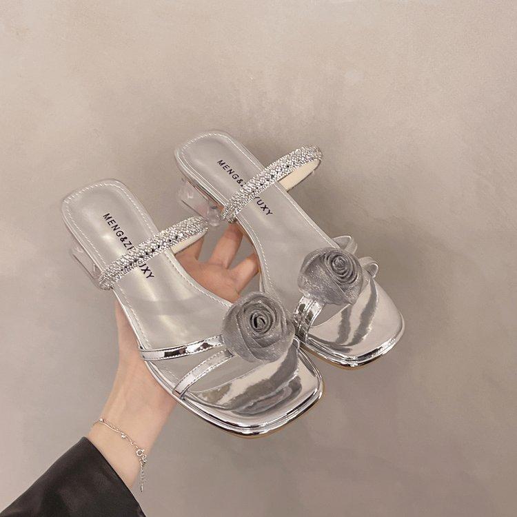 Fashion medium heel rhinestone premium slippers new summer wear thick heel cool slippers women 35 срібний
Fashion medium heel rhinestone premium slippers new summer wear thick heel cool slippers women 35 срібний