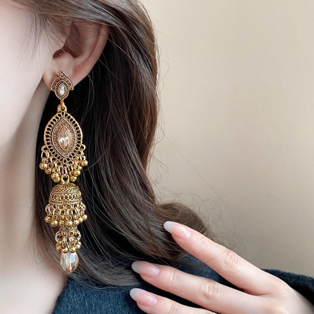 Zinc Zinc Alloy Bell Tassel Earrings Luxury Ethnic Style Ear Studs Retro Rhinestone Pearls Ear Drop Banquet срібний
Zinc Zinc Alloy Bell Tassel Earrings Luxury Ethnic Style Ear Studs Retro Rhinestone Pearls Ear Drop Banquet срібний
