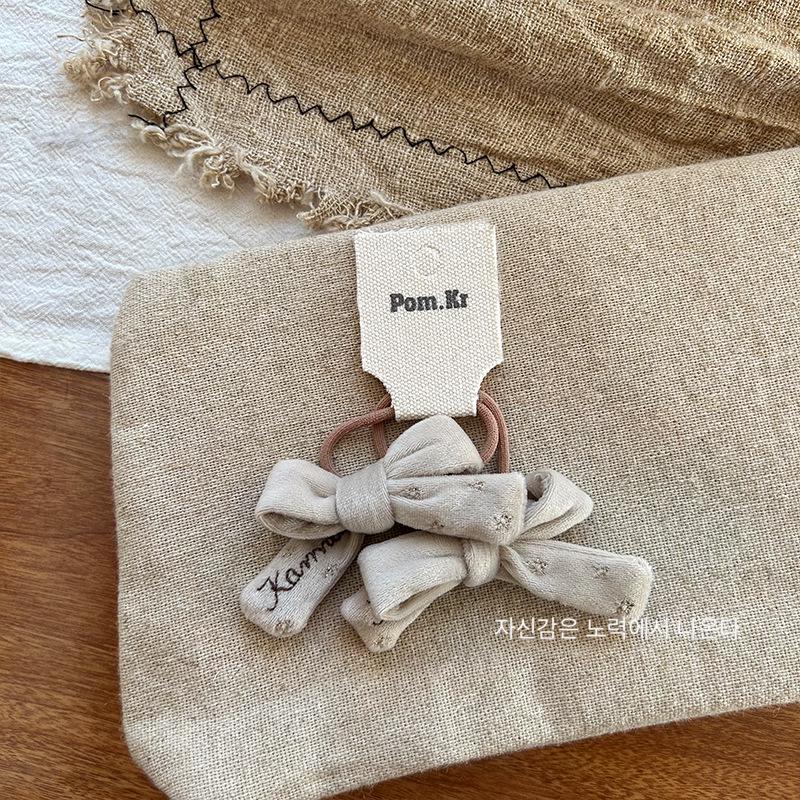 Korean Velvet Bow Hair Tie: Cute and Versatile Elastic Clip for Little Girls
Korean Velvet Bow Hair Tie: Cute and Versatile Elastic Clip for Little Girls