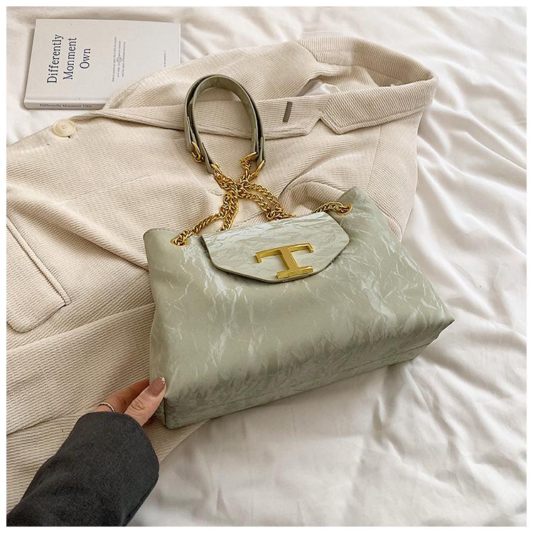 Стильная сумка-тоут из искусственной кожи большой вместимости с цепочным ремешком для женщин, магнитная застежка-пряжка, городской дизайн для повседневного использования зелёный
Стильная сумка-тоут из искусственной кожи большой вместимости с цепочным ремешком для женщин, магнитная застежка-пряжка, городской дизайн для повседневного использования зелёный