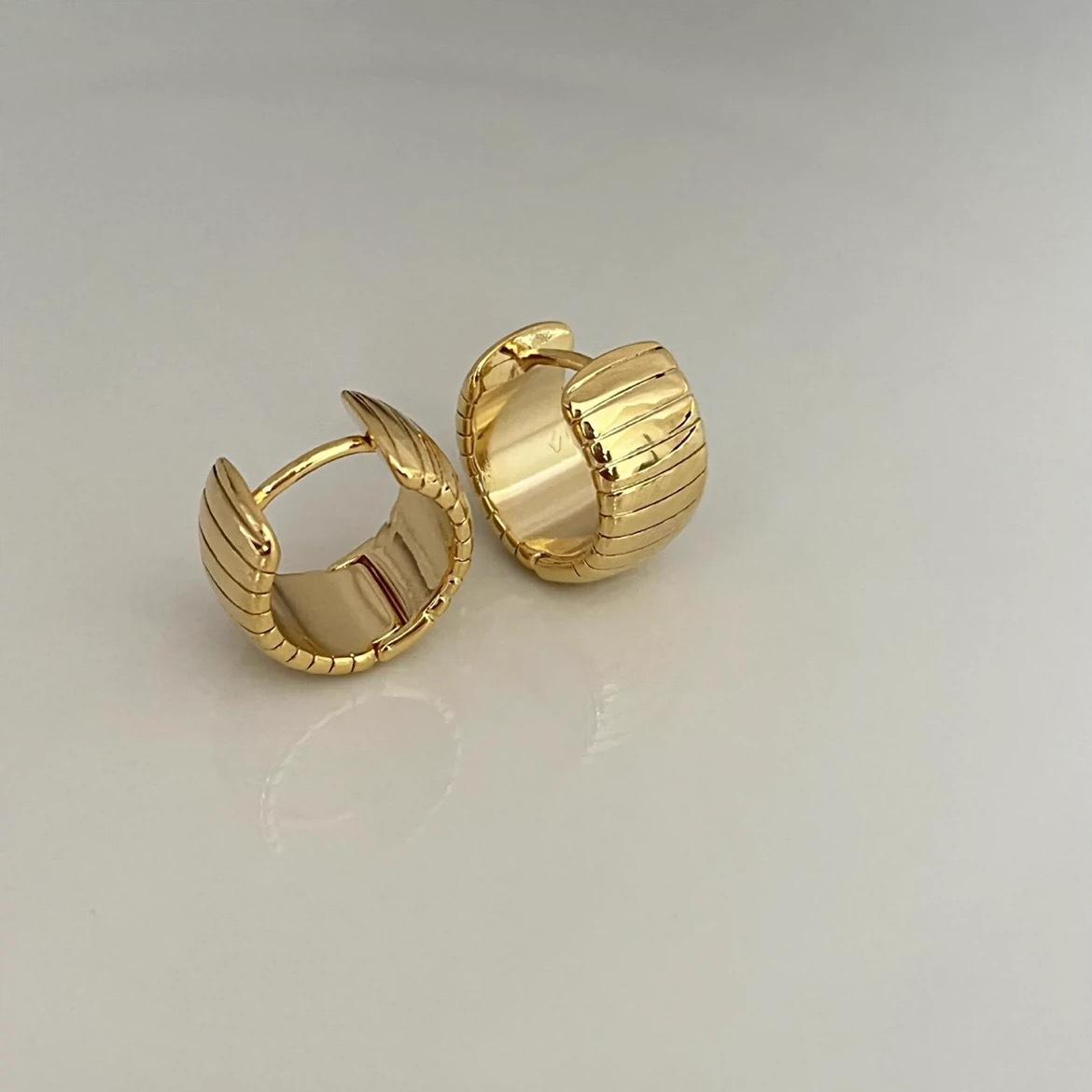 French Threaded C-Type Ear Buckle European and American Niche Design Earrings Metal Texture Women s Earrings Versatile Ear Clips золотой
French Threaded C-Type Ear Buckle European and American Niche Design Earrings Metal Texture Women s Earrings Versatile Ear Clips золотой