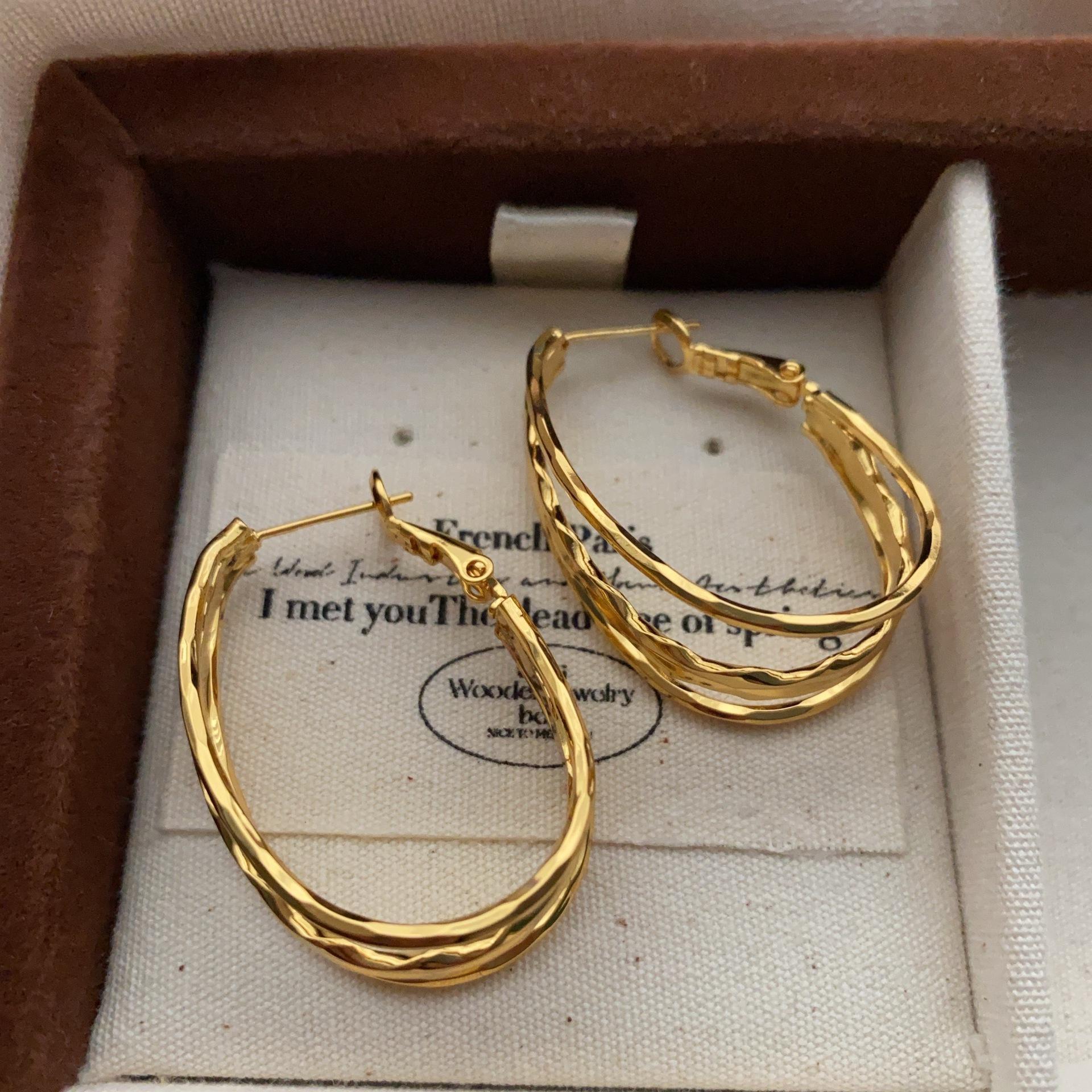 Multi-layer elliptical geometric ring earrings, ear buckles, modern minimalist style, light luxury, fashion and high-end sense,personalized earrings
Multi-layer elliptical geometric ring earrings, ear buckles, modern minimalist style, light luxury, fashion and high-end sense,personalized earrings