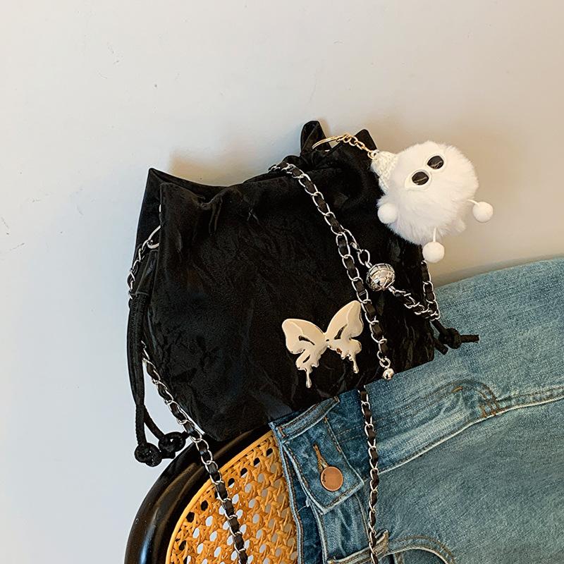 Женская корейская версия сумки-мессенджера на одно плечо популярна в этом году, маленькая женская сумка 2024 года, новая летняя сумка-ведро, модная женская сумка Without pendant чёрный
Женская корейская версия сумки-мессенджера на одно плечо популярна в этом году, маленькая женская сумка 2024 года, новая летняя сумка-ведро, модная женская сумка Without pendant чёрный