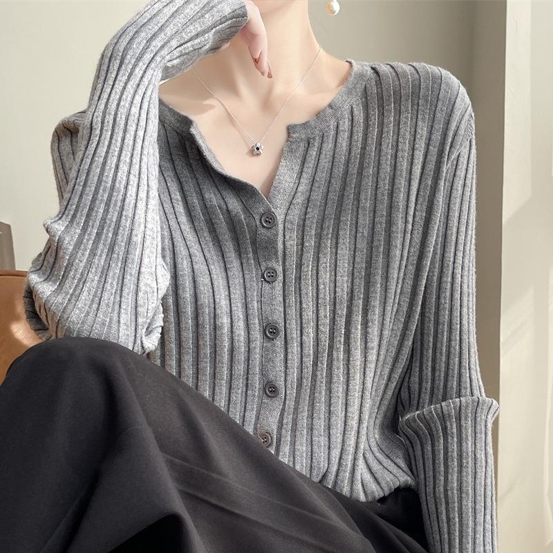 Женский полосатый кардиган с круглым вырезом: Легкий, свободный, от маленького до большого размера, шерстяной свитер для ранней весны. L
Женский полосатый кардиган с круглым вырезом: Легкий, свободный, от маленького до большого размера, шерстяной свитер для ранней весны. L