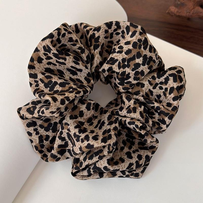 Винтажная повязка для волос с леопардовым принтом, высокоэластичная, большие резинки для волос, веревка для хвостика, головной убор, женские креативные модные корейские аксессуары
Винтажная повязка для волос с леопардовым принтом, высокоэластичная, большие резинки для волос, веревка для хвостика, головной убор, женские креативные модные корейские аксессуары