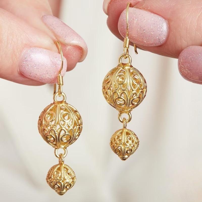 Simple Fashion Gold Color Women s Earrings Classic Geometry Hollow Metal Hand Carved Spherical Dangle Earrings Woman
Simple Fashion Gold Color Women s Earrings Classic Geometry Hollow Metal Hand Carved Spherical Dangle Earrings Woman