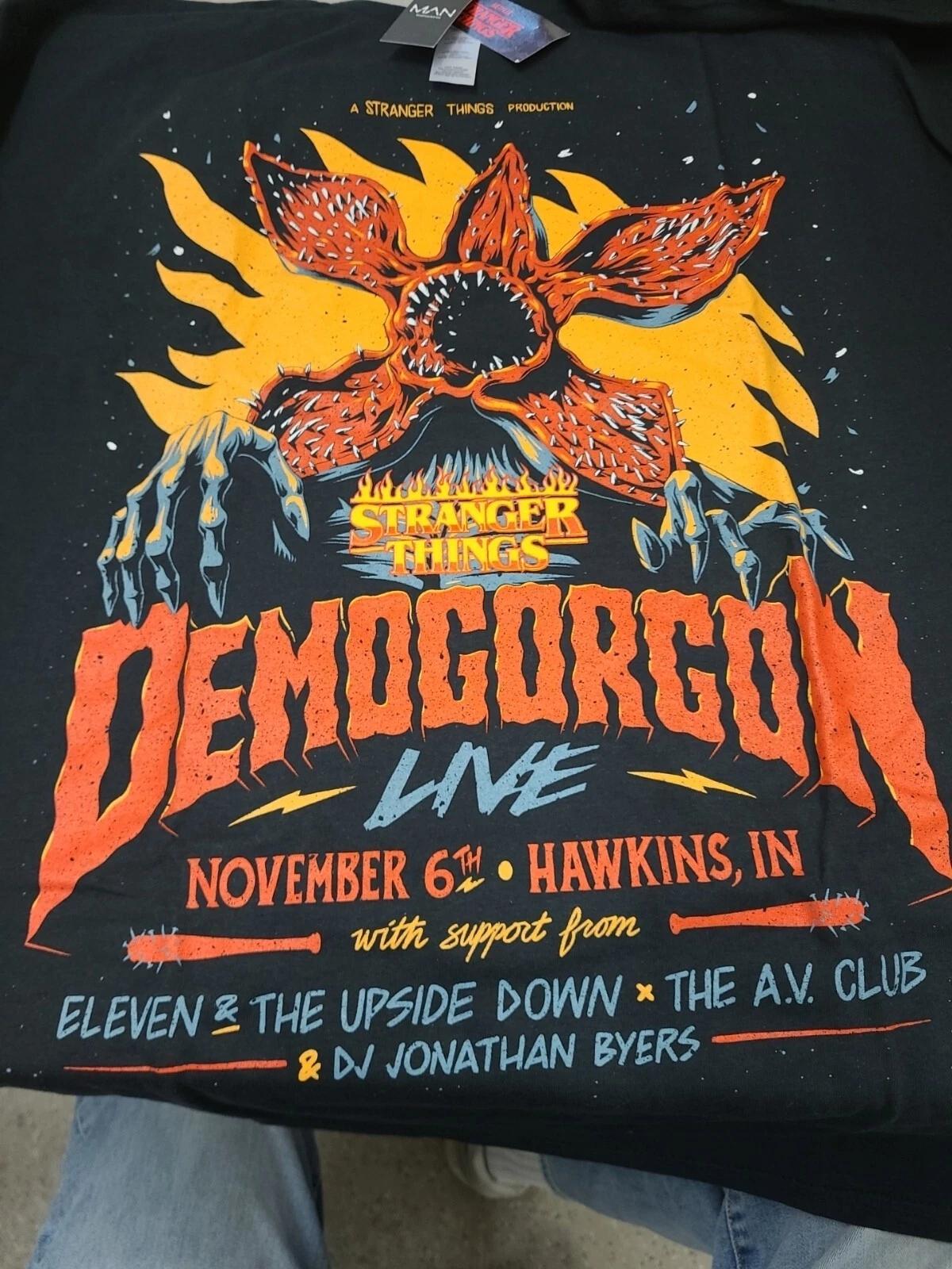 Stranger Things T-shirt Demogorgon Live Hawkins, IN L
Stranger Things T-shirt Demogorgon Live Hawkins, IN L