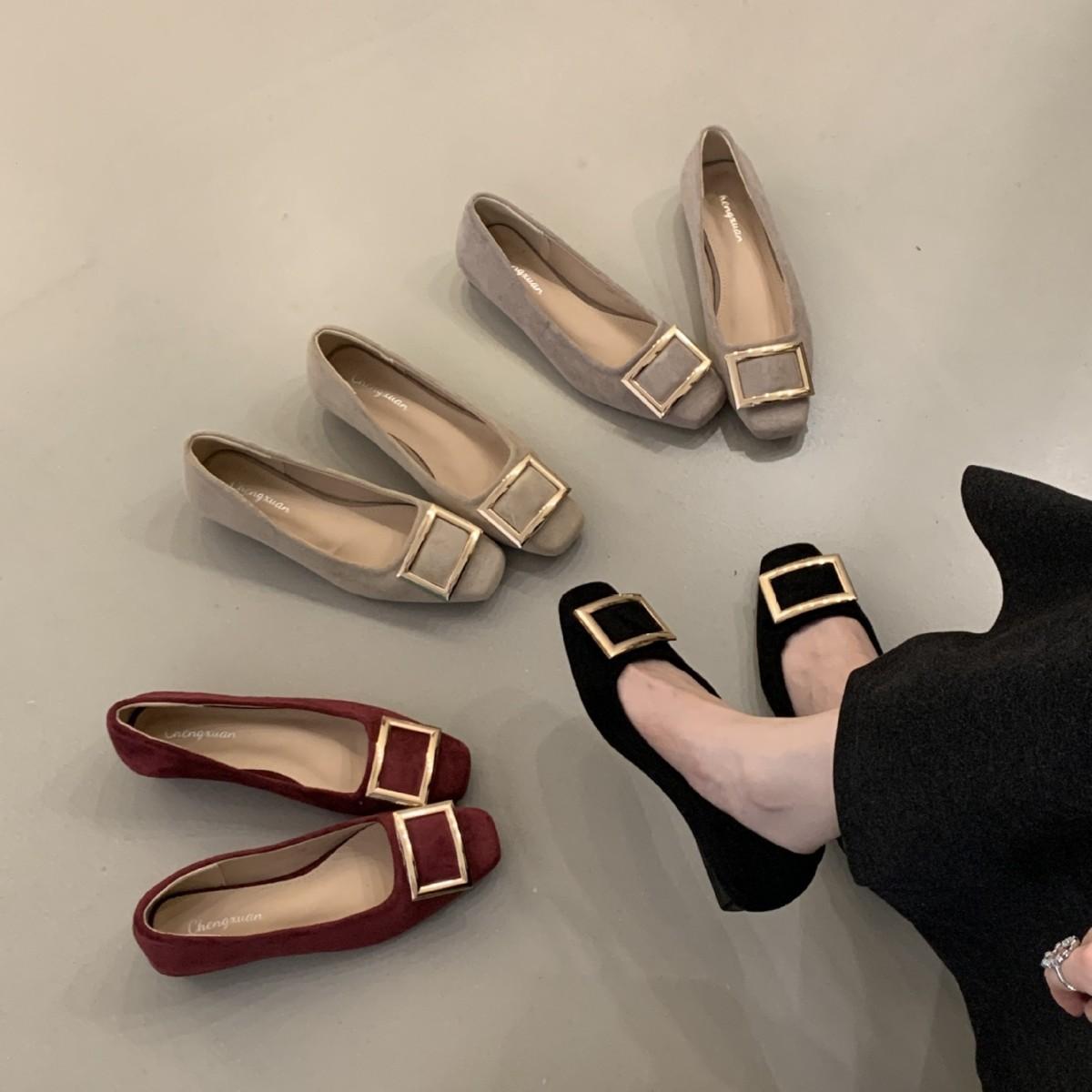2025 winter new round head metal square buckle soft sole foot cover versatile shallow mouth OL Mary Jane women s single shoes 39 чёрный
2025 winter new round head metal square buckle soft sole foot cover versatile shallow mouth OL Mary Jane women s single shoes 39 чёрный