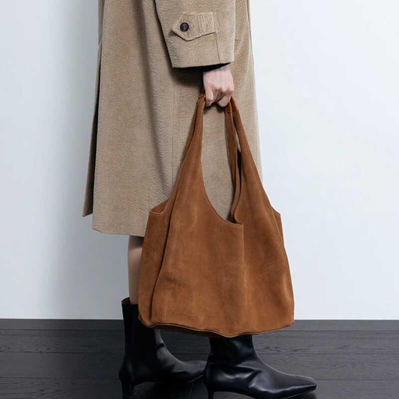 French Lazy Style 2025 Suede Bag Large Capacity One-shoulder Underarm High-quality Simple Commuting
French Lazy Style 2025 Suede Bag Large Capacity One-shoulder Underarm High-quality Simple Commuting
